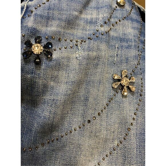 Size 8, distressed with crystal embellishment Cambio jeans Liu style short. - Picture 6 of 9